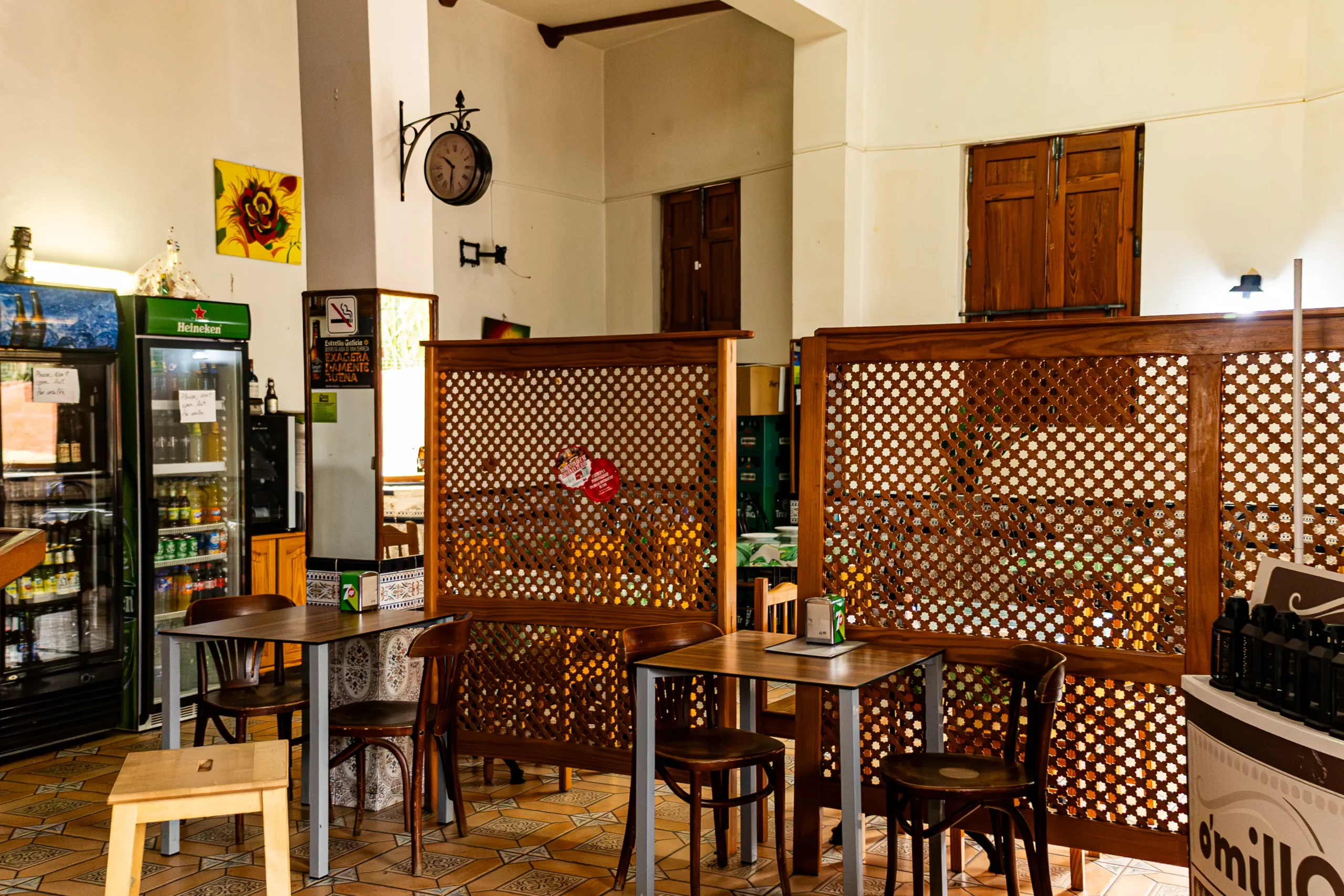 Interior restaurante El Guata grill.