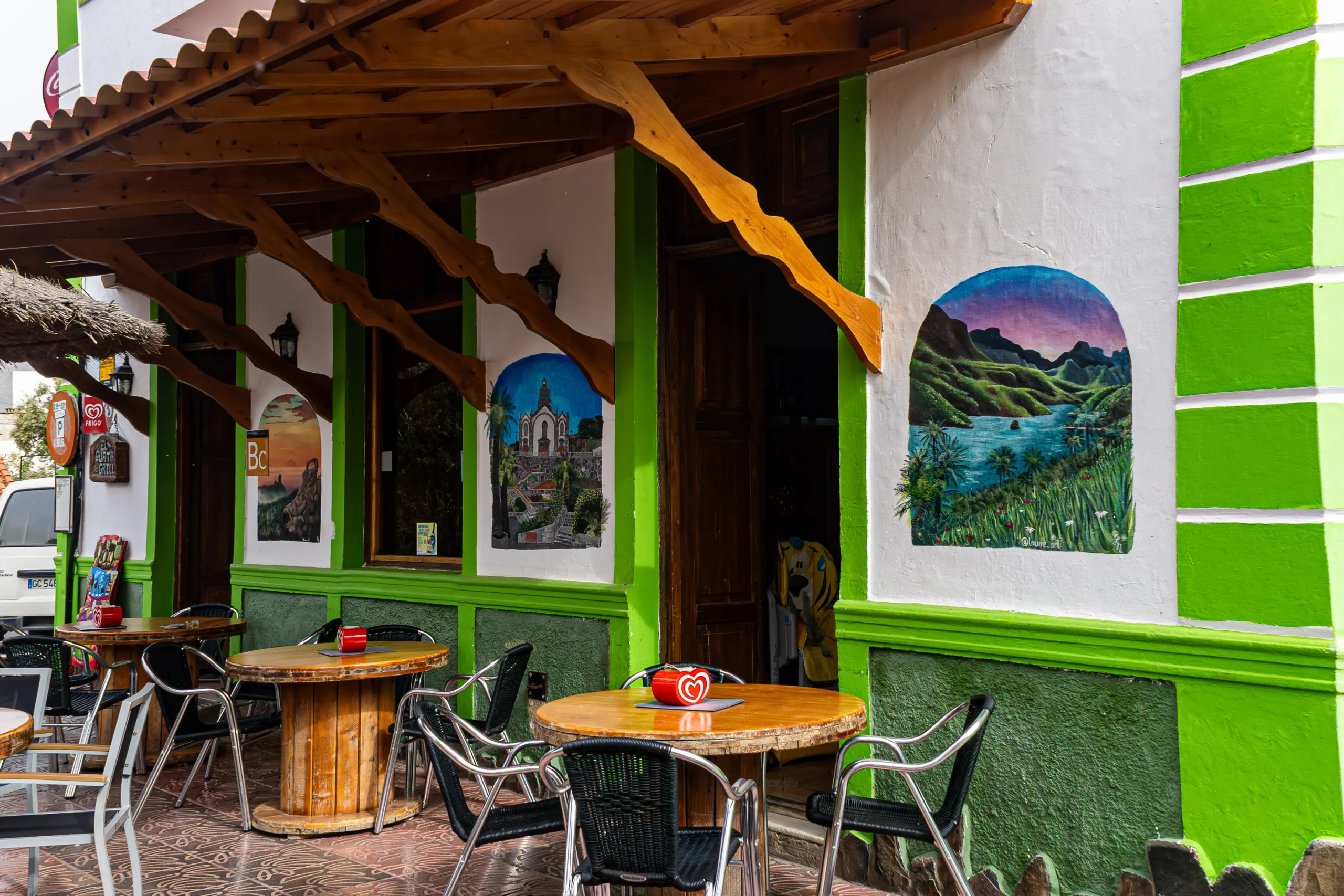 Fachada restaurante El Guata grill.